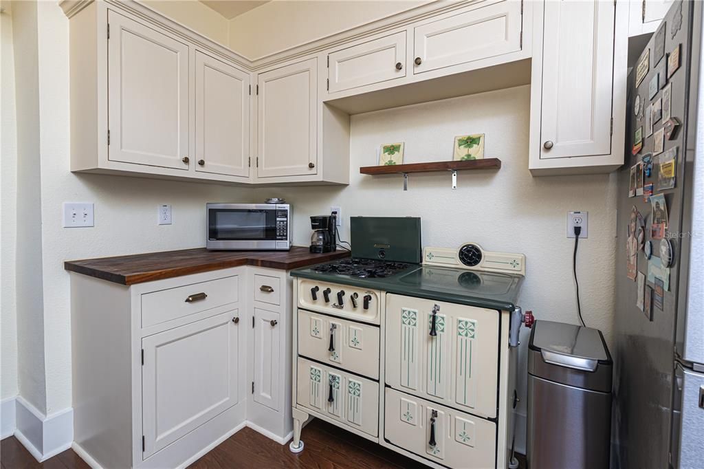 For Sale: $489,000 (3 beds, 2 baths, 1339 Square Feet)