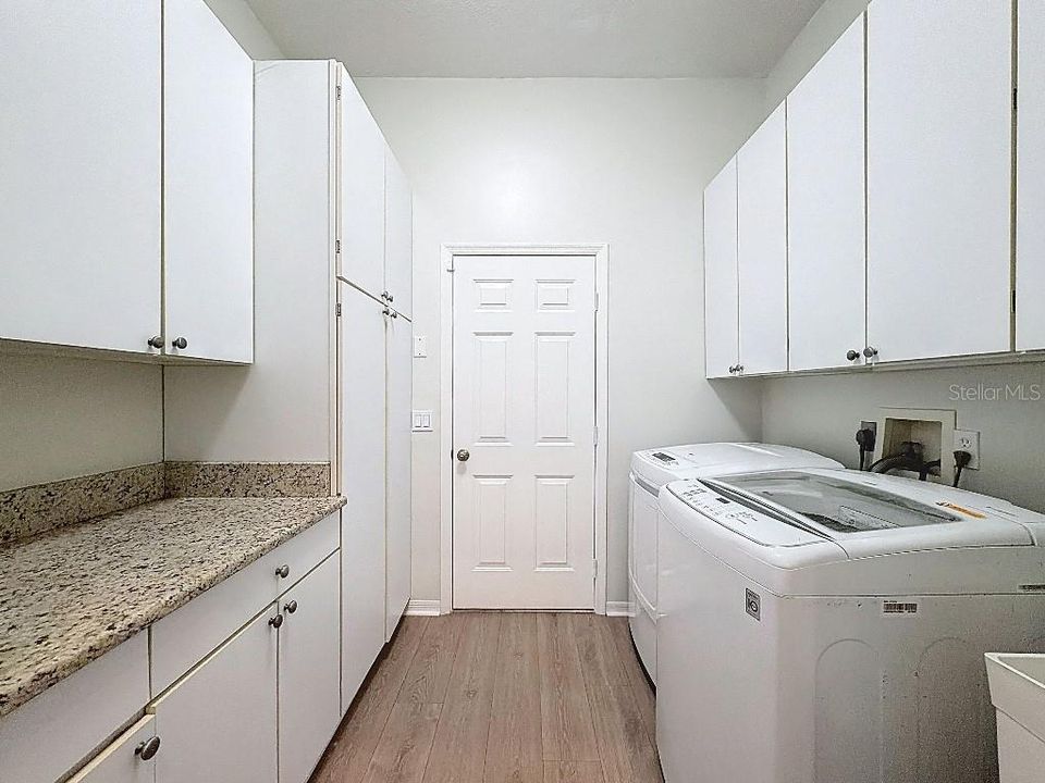 待售: $875,000 (4 贝兹, 2 浴室, 2917 平方英尺)