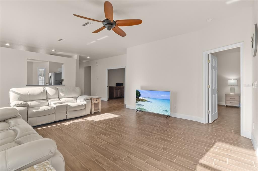 В аренду: $3,700 (2 спален, 2 ванн, 1492 Квадратных фут)