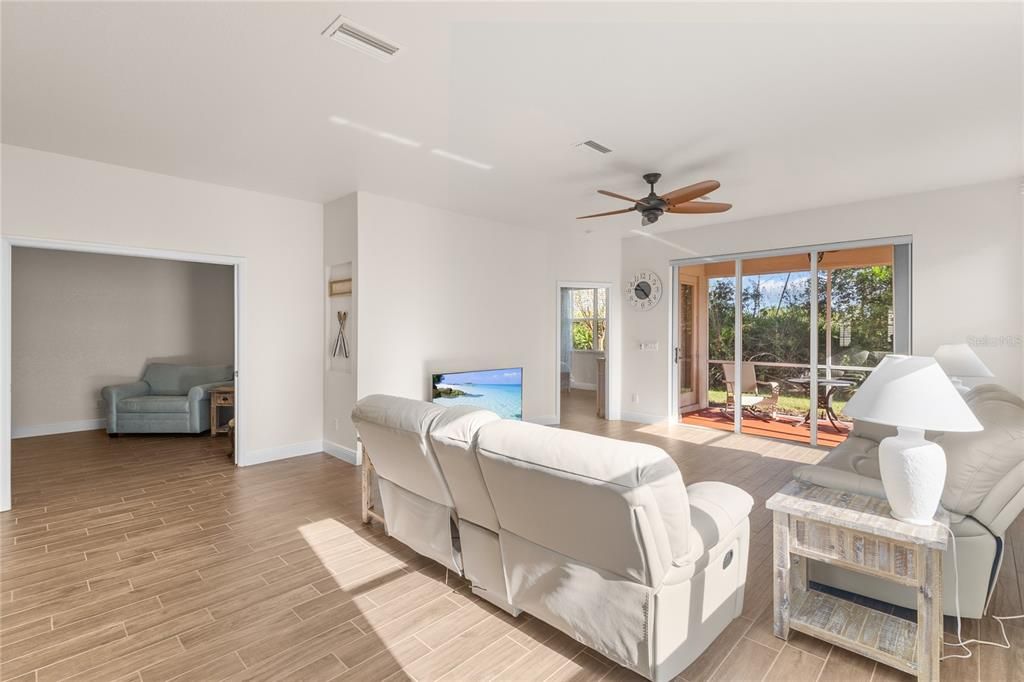 В аренду: $3,700 (2 спален, 2 ванн, 1492 Квадратных фут)