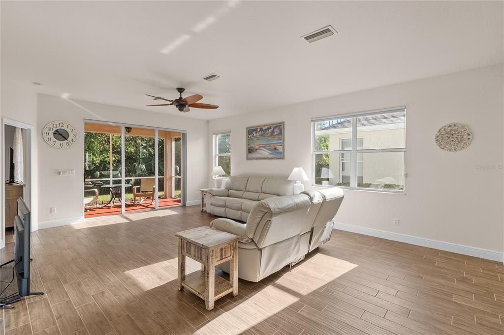 В аренду: $3,700 (2 спален, 2 ванн, 1492 Квадратных фут)