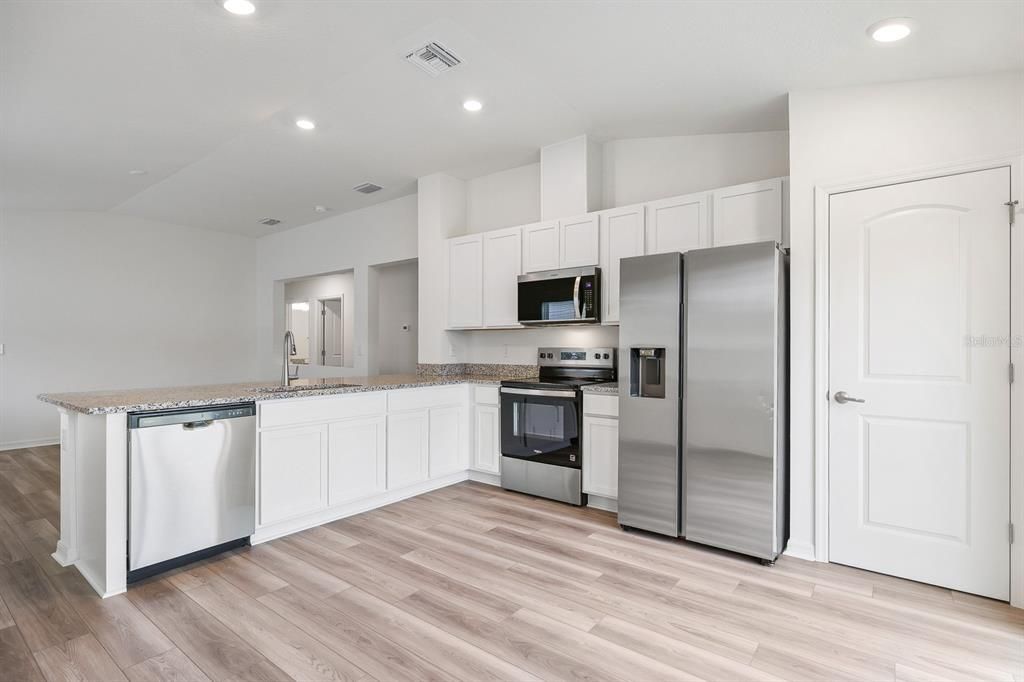 For Rent: $1,995 (3 beds, 2 baths, 1346 Square Feet)