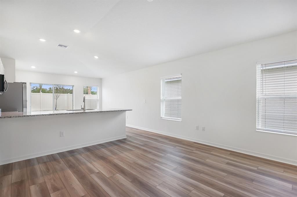 For Rent: $1,995 (3 beds, 2 baths, 1346 Square Feet)