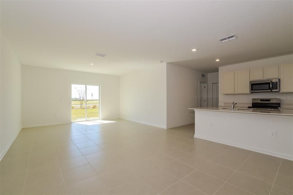 For Rent: $2,270 (6 beds, 3 baths, 2463 Square Feet)