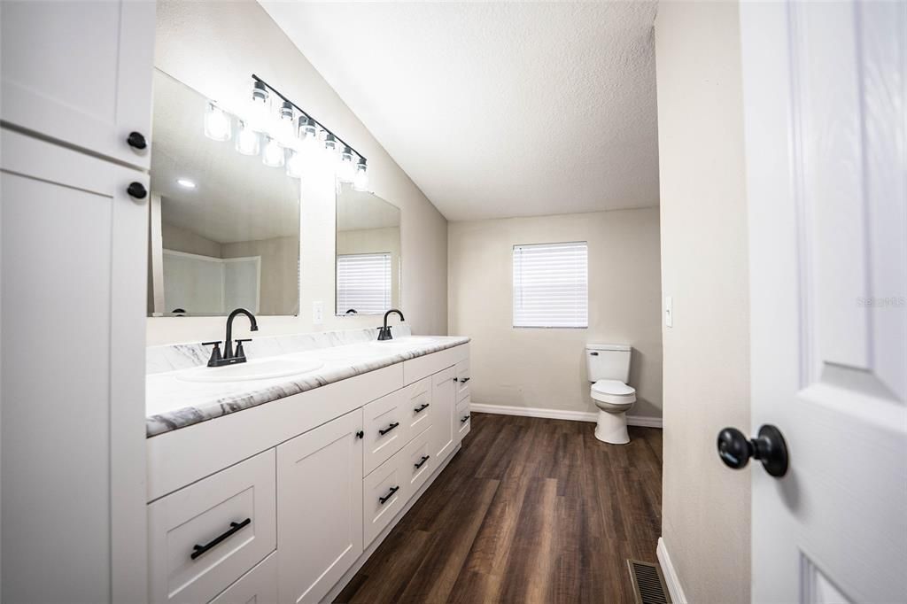 For Sale: $299,900 (3 beds, 2 baths, 1620 Square Feet)