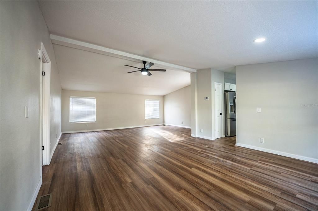 For Sale: $299,900 (3 beds, 2 baths, 1620 Square Feet)