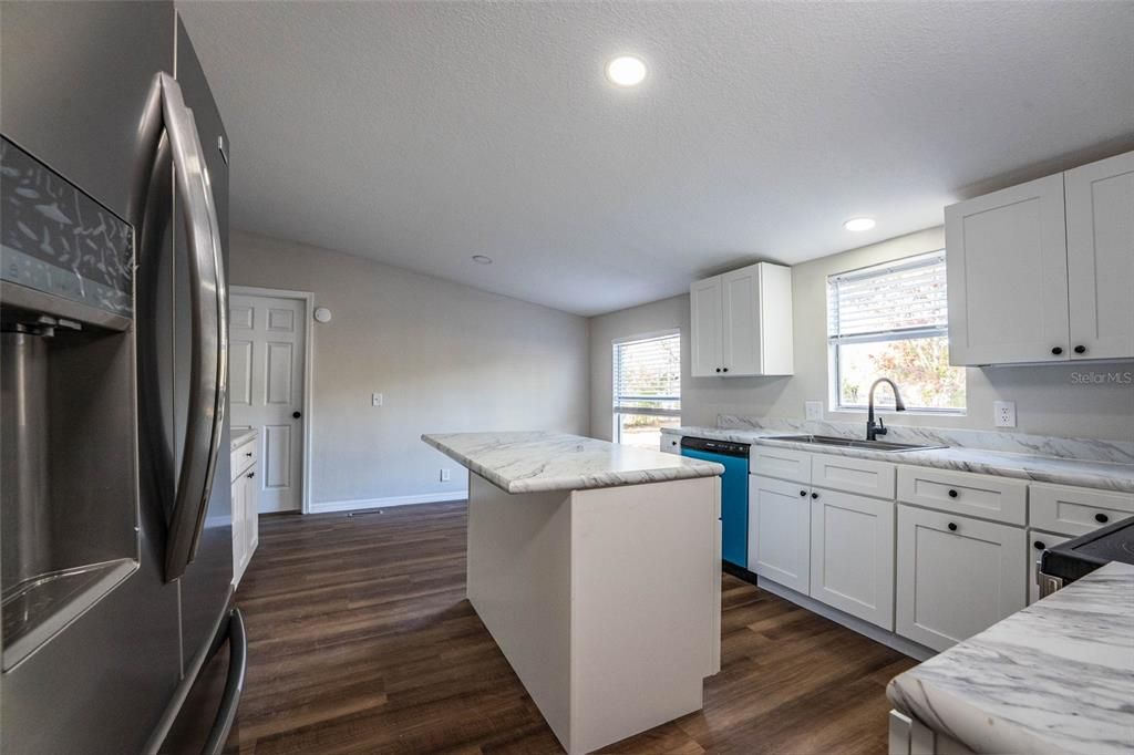 For Sale: $299,900 (3 beds, 2 baths, 1620 Square Feet)