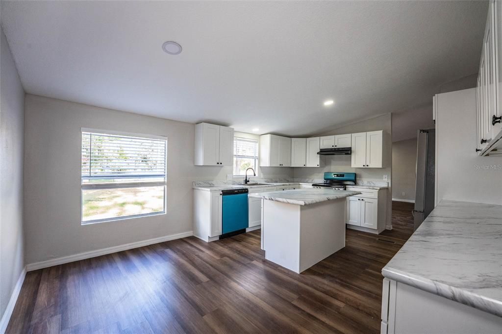 For Sale: $299,900 (3 beds, 2 baths, 1620 Square Feet)