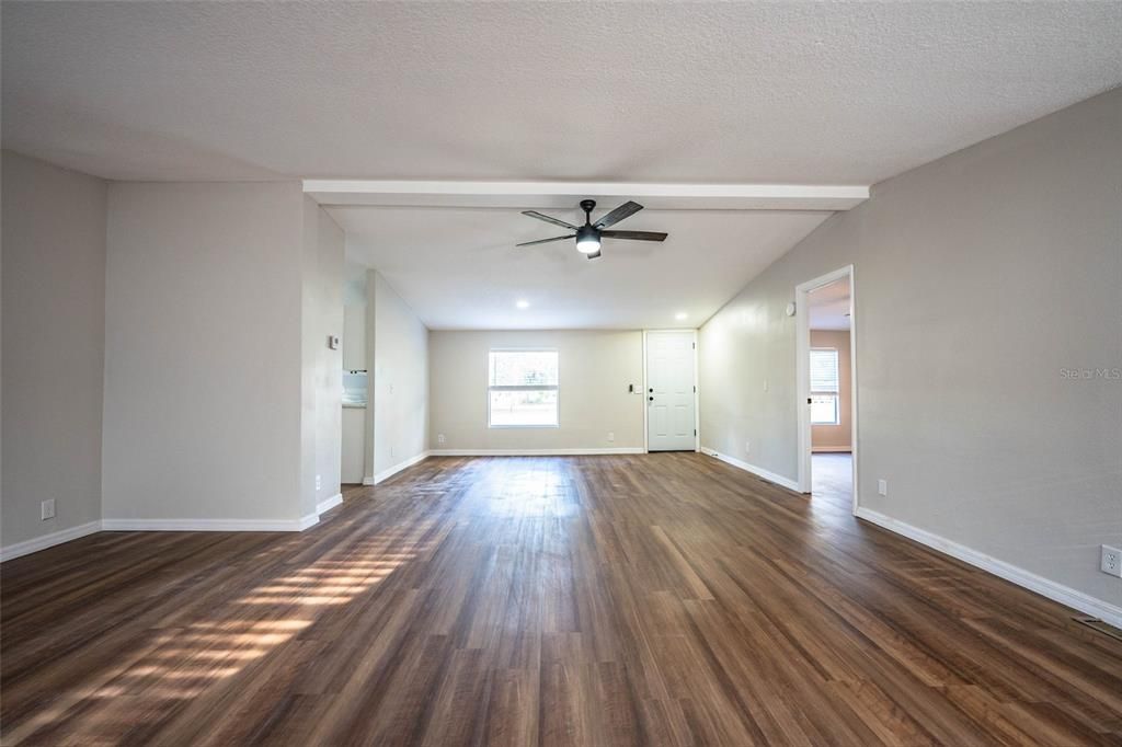 For Sale: $299,900 (3 beds, 2 baths, 1620 Square Feet)