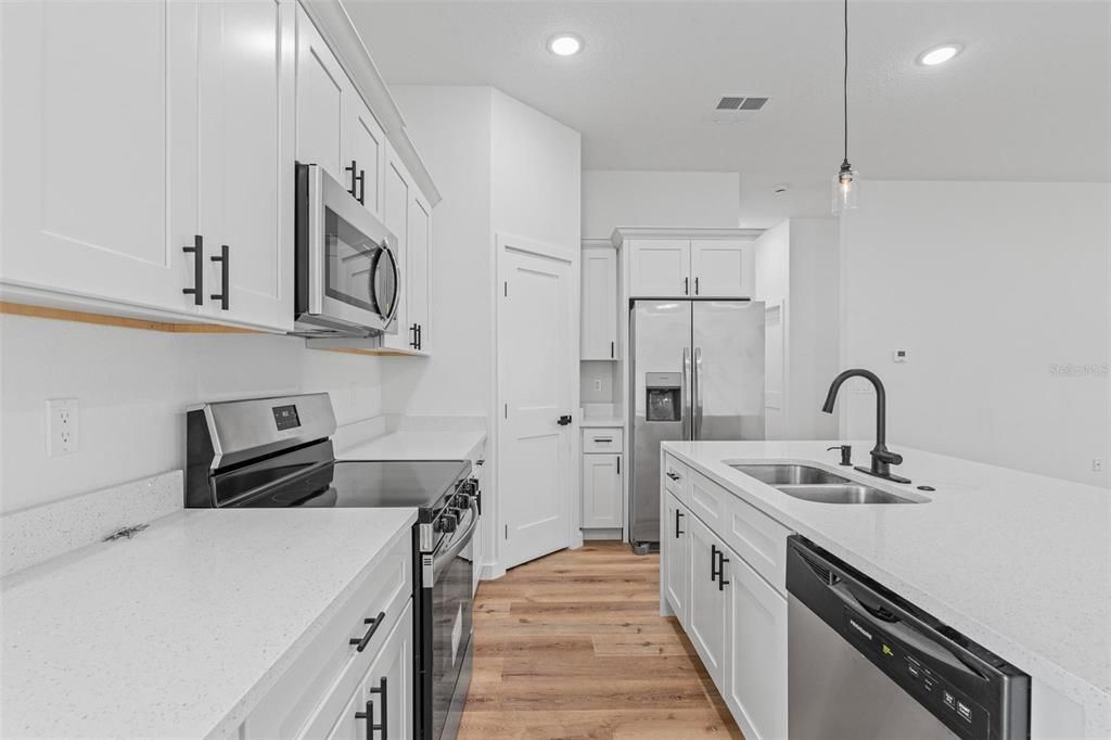 В аренду: $1,900 (4 спален, 3 ванн, 1870 Квадратных фут)