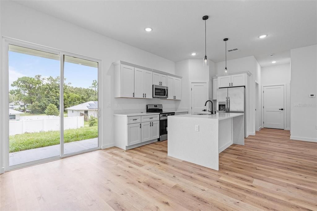 В аренду: $1,900 (4 спален, 3 ванн, 1870 Квадратных фут)