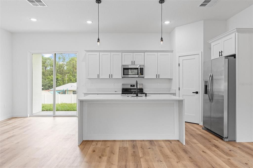 В аренду: $1,900 (4 спален, 3 ванн, 1870 Квадратных фут)