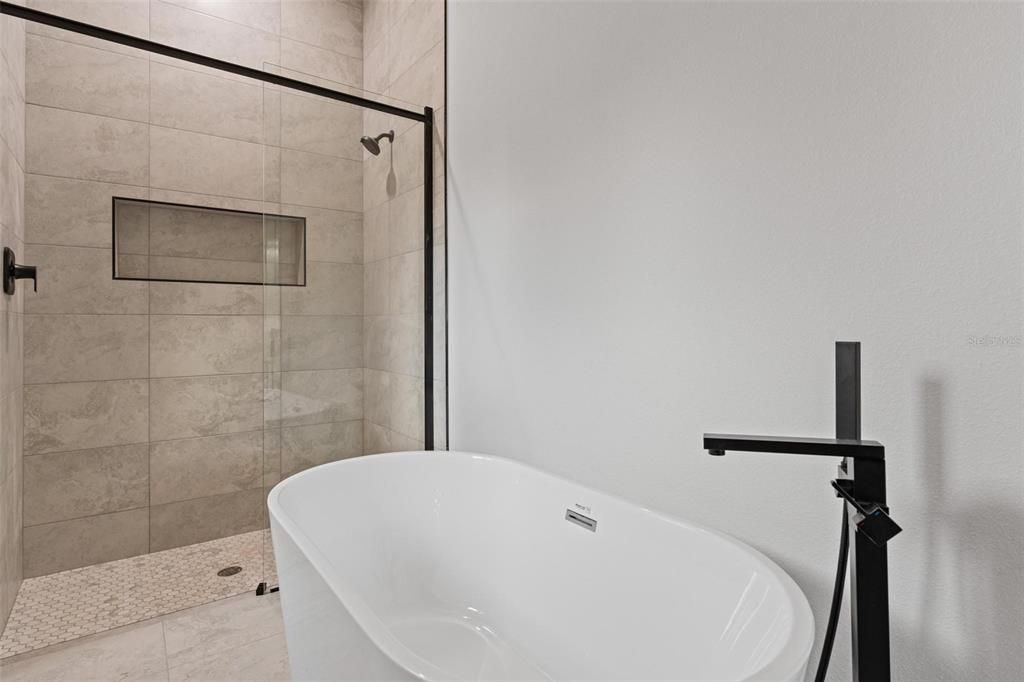 В аренду: $1,900 (4 спален, 3 ванн, 1870 Квадратных фут)