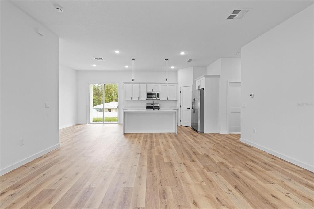 В аренду: $1,900 (4 спален, 3 ванн, 1870 Квадратных фут)