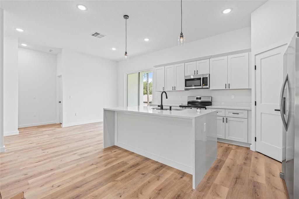 В аренду: $1,900 (4 спален, 3 ванн, 1870 Квадратных фут)