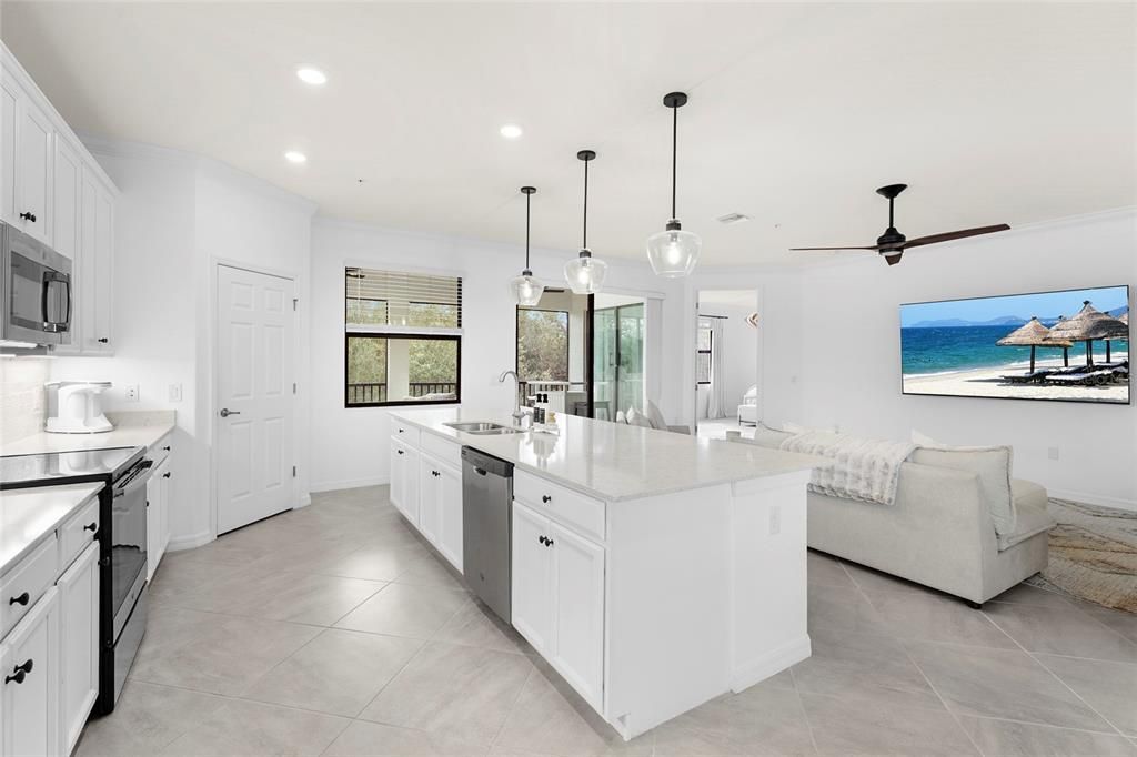 На продажу: $440,000 (3 спален, 2 ванн, 2187 Квадратных фут)