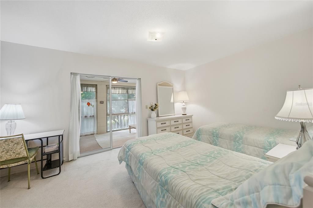 合同活跃: $69,900 (1 贝兹, 1 浴室, 640 平方英尺)