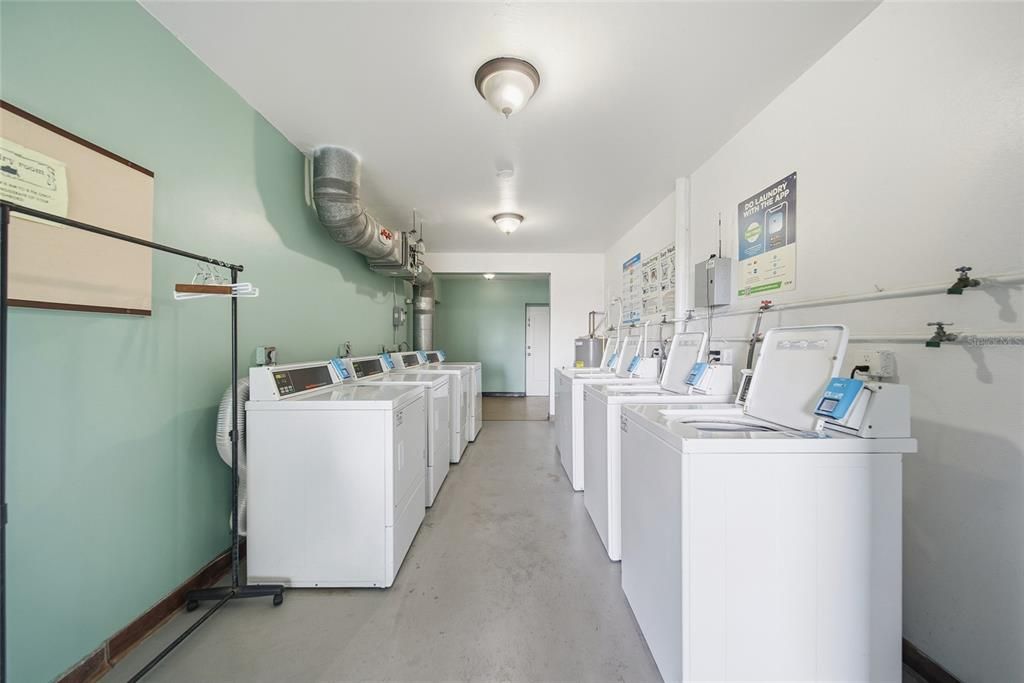 合同活跃: $69,900 (1 贝兹, 1 浴室, 640 平方英尺)