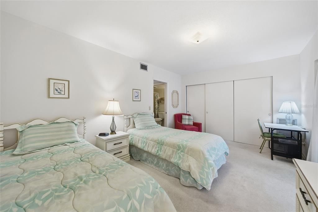 合同活跃: $69,900 (1 贝兹, 1 浴室, 640 平方英尺)