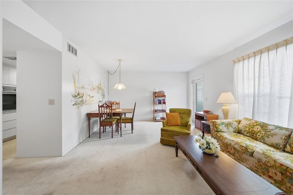 合同活跃: $69,900 (1 贝兹, 1 浴室, 640 平方英尺)