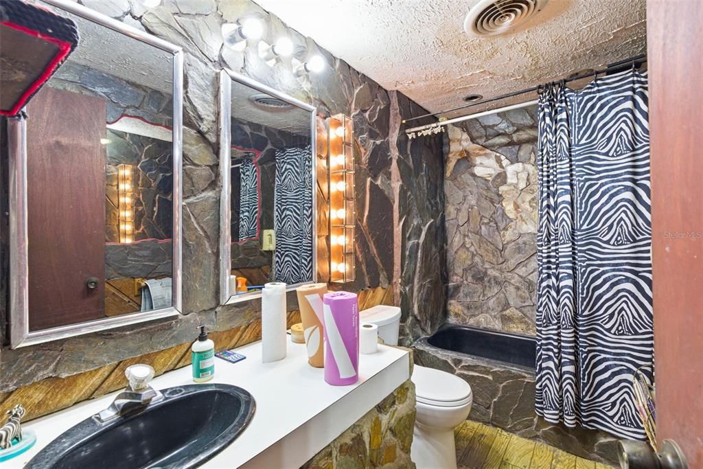 На продажу: $500,000 (3 спален, 3 ванн, 4107 Квадратных фут)