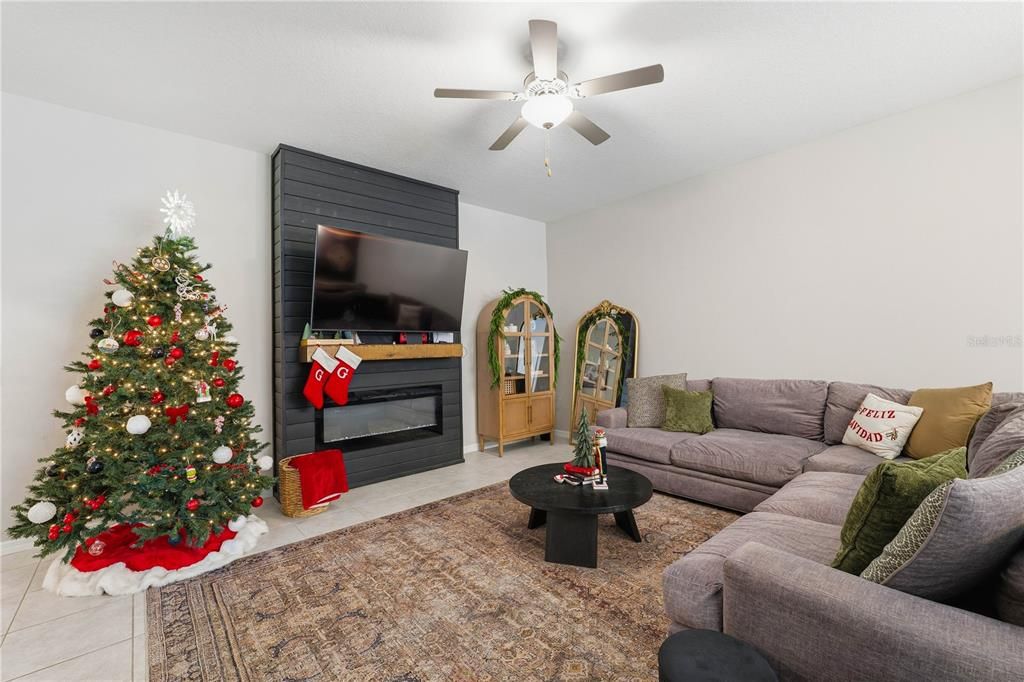 For Sale: $237,500 (3 beds, 2 baths, 1495 Square Feet)