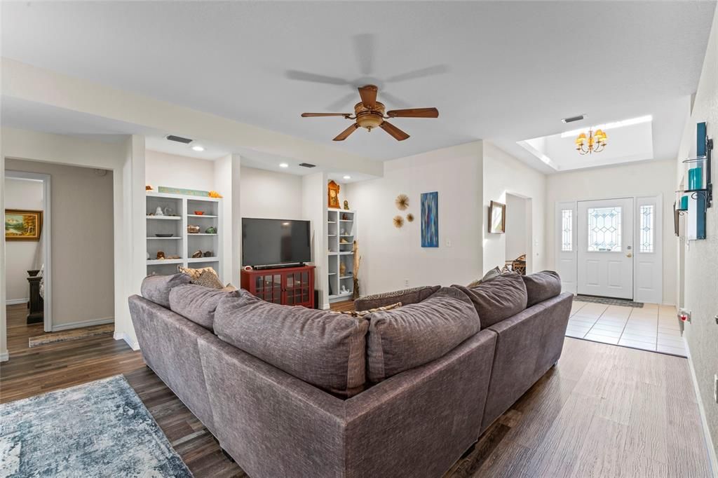 For Sale: $345,000 (3 beds, 2 baths, 1764 Square Feet)