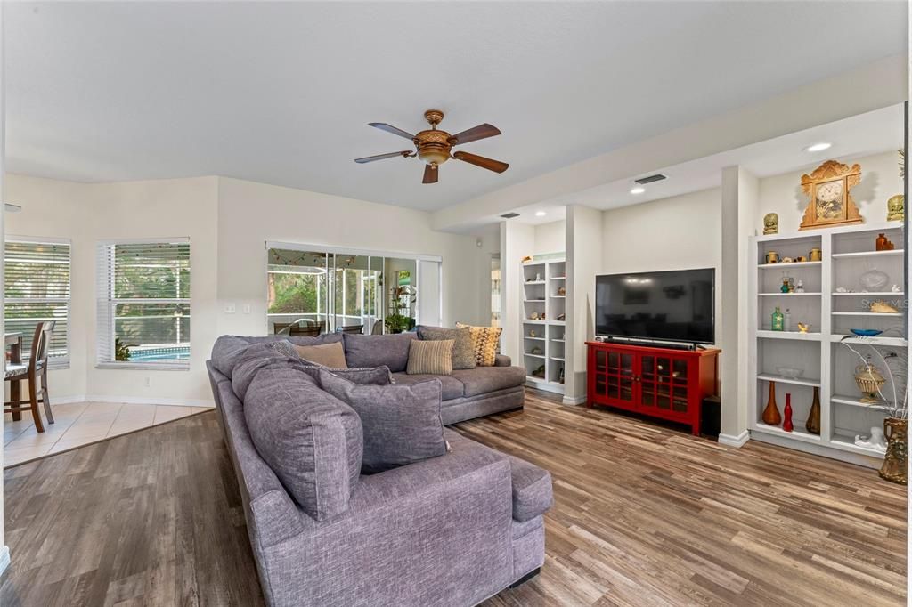 For Sale: $345,000 (3 beds, 2 baths, 1764 Square Feet)