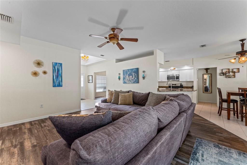 For Sale: $345,000 (3 beds, 2 baths, 1764 Square Feet)