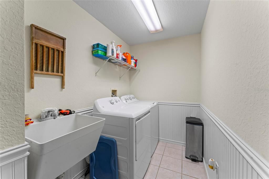 For Sale: $345,000 (3 beds, 2 baths, 1764 Square Feet)