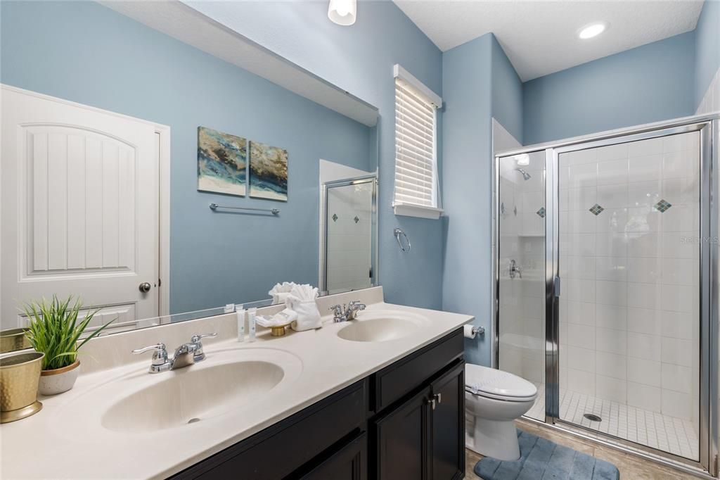 For Sale: $539,000 (5 beds, 5 baths, 2099 Square Feet)