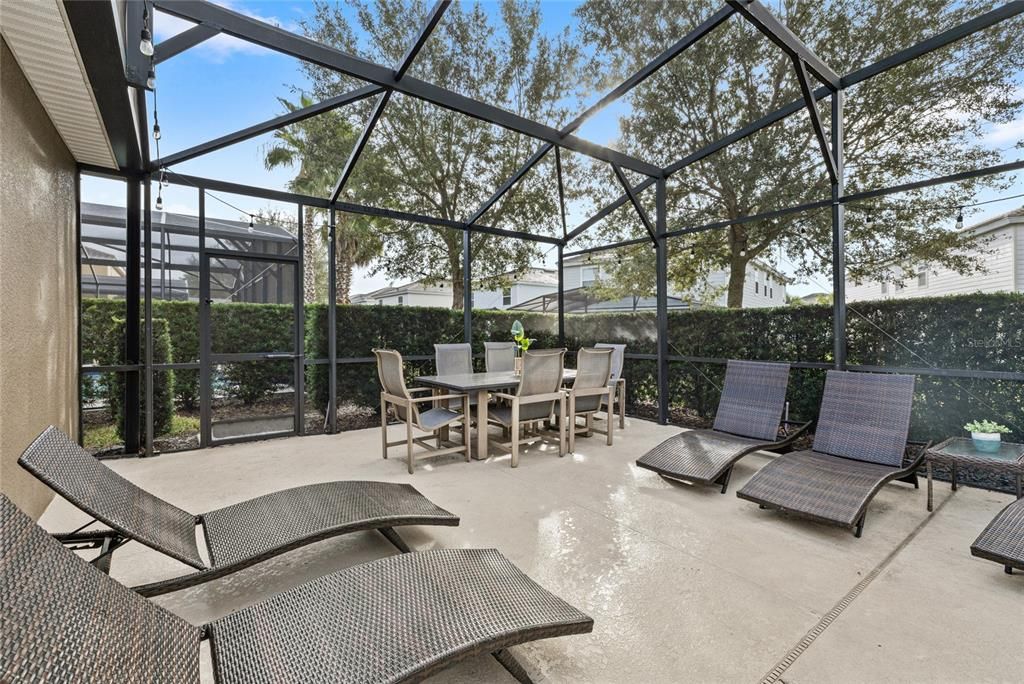 For Sale: $539,000 (5 beds, 5 baths, 2099 Square Feet)