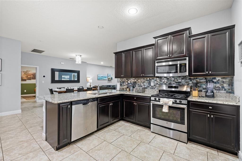 For Sale: $539,000 (5 beds, 5 baths, 2099 Square Feet)