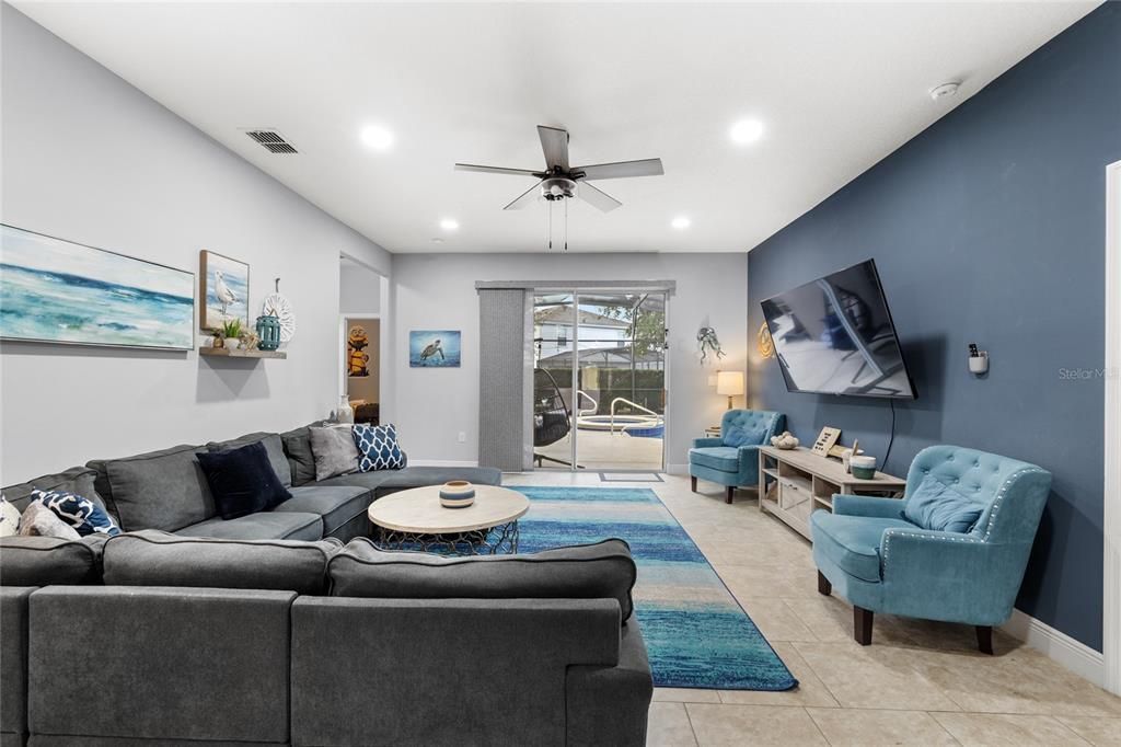 For Sale: $539,000 (5 beds, 5 baths, 2099 Square Feet)