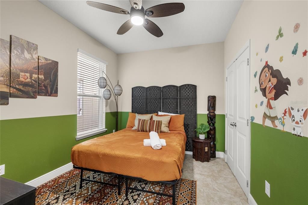 For Sale: $539,000 (5 beds, 5 baths, 2099 Square Feet)