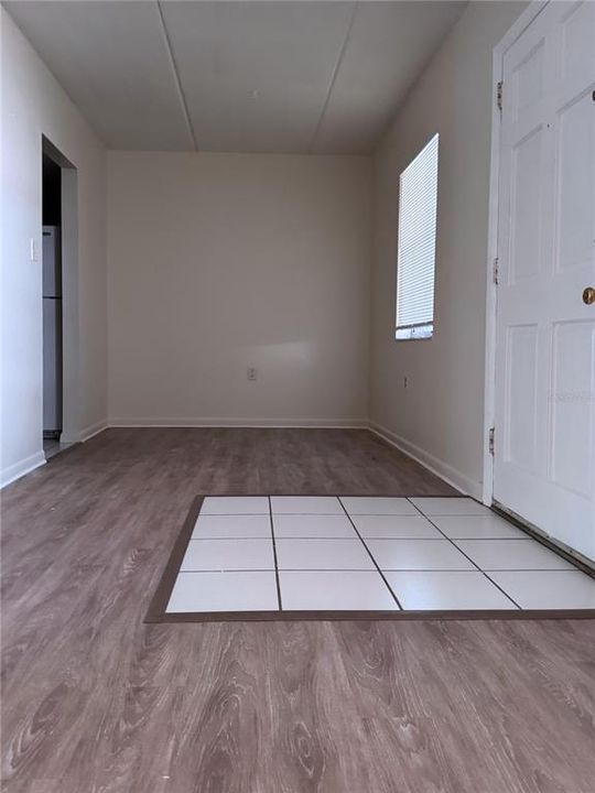 На продажу: $154,900 (2 спален, 1 ванн, 950 Квадратных фут)