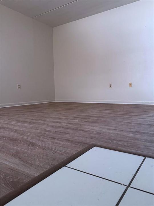 На продажу: $154,900 (2 спален, 1 ванн, 950 Квадратных фут)