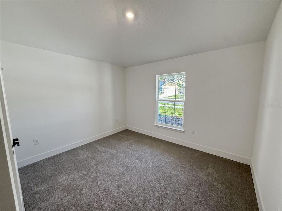 Activo con contrato: $305,000 (4 camas, 2 baños, 1635 Pies cuadrados)