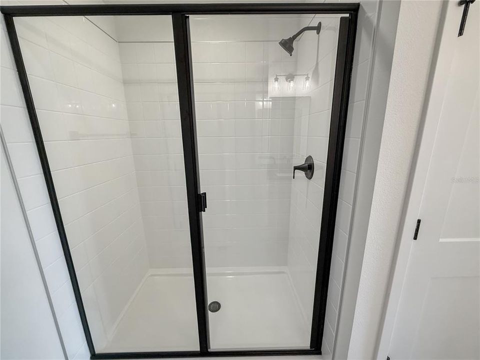 Activo con contrato: $305,000 (4 camas, 2 baños, 1635 Pies cuadrados)
