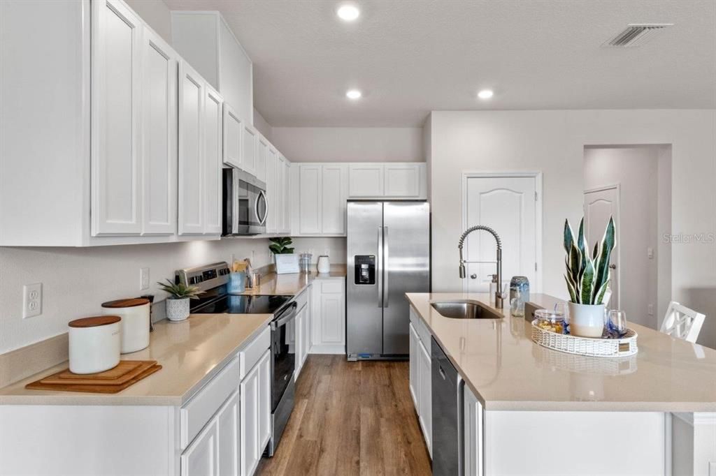 For Sale: $299,490 (3 beds, 2 baths, 1673 Square Feet)