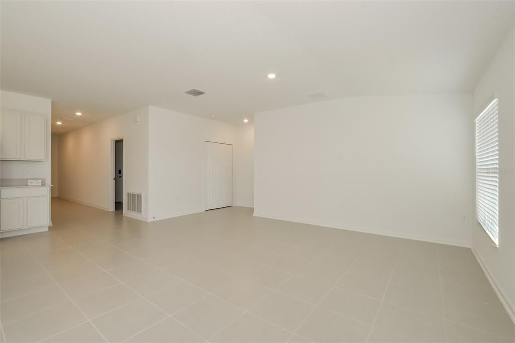 В аренду: $1,870 (4 спален, 2 ванн, 1824 Квадратных фут)