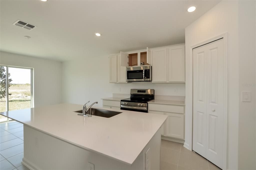 В аренду: $1,870 (4 спален, 2 ванн, 1824 Квадратных фут)