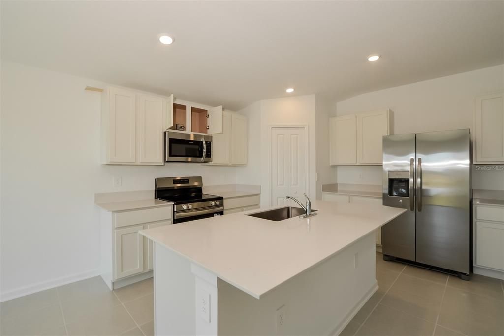 В аренду: $1,870 (4 спален, 2 ванн, 1824 Квадратных фут)