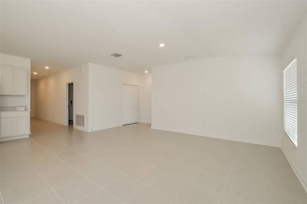 В аренду: $1,870 (4 спален, 2 ванн, 1824 Квадратных фут)