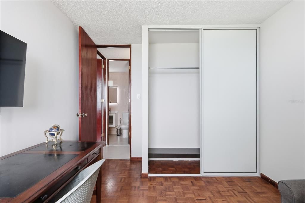 For Rent: $3,000 (2 beds, 1 baths, 1007 Square Feet)