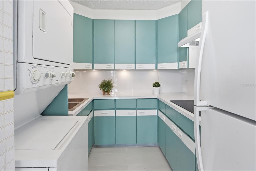 For Rent: $3,000 (2 beds, 1 baths, 1007 Square Feet)