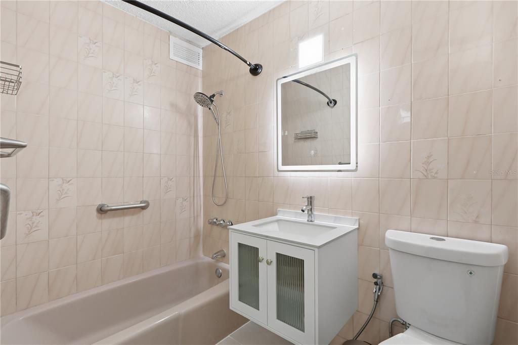 For Rent: $3,000 (2 beds, 1 baths, 1007 Square Feet)