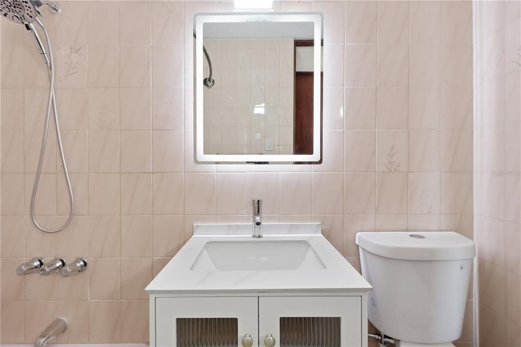 For Rent: $3,000 (2 beds, 1 baths, 1007 Square Feet)