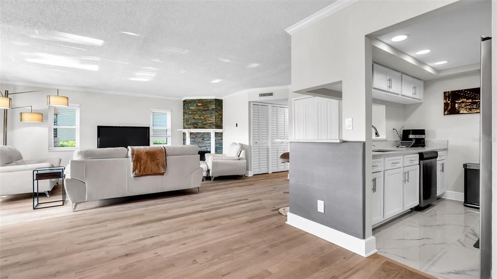 For Rent: $2,480 (2 beds, 2 baths, 1400 Square Feet)