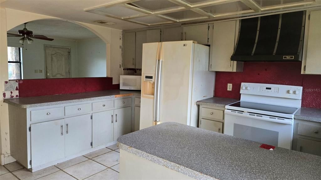 待售: $155,000 (3 贝兹, 2 浴室, 1592 平方英尺)